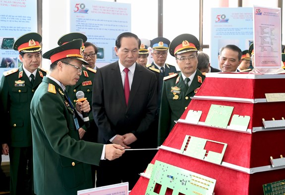 Chủ tịch nước Trần Đại Quang với cán bộ, chiến sĩ Quân đội nhân dân Việt Nam

